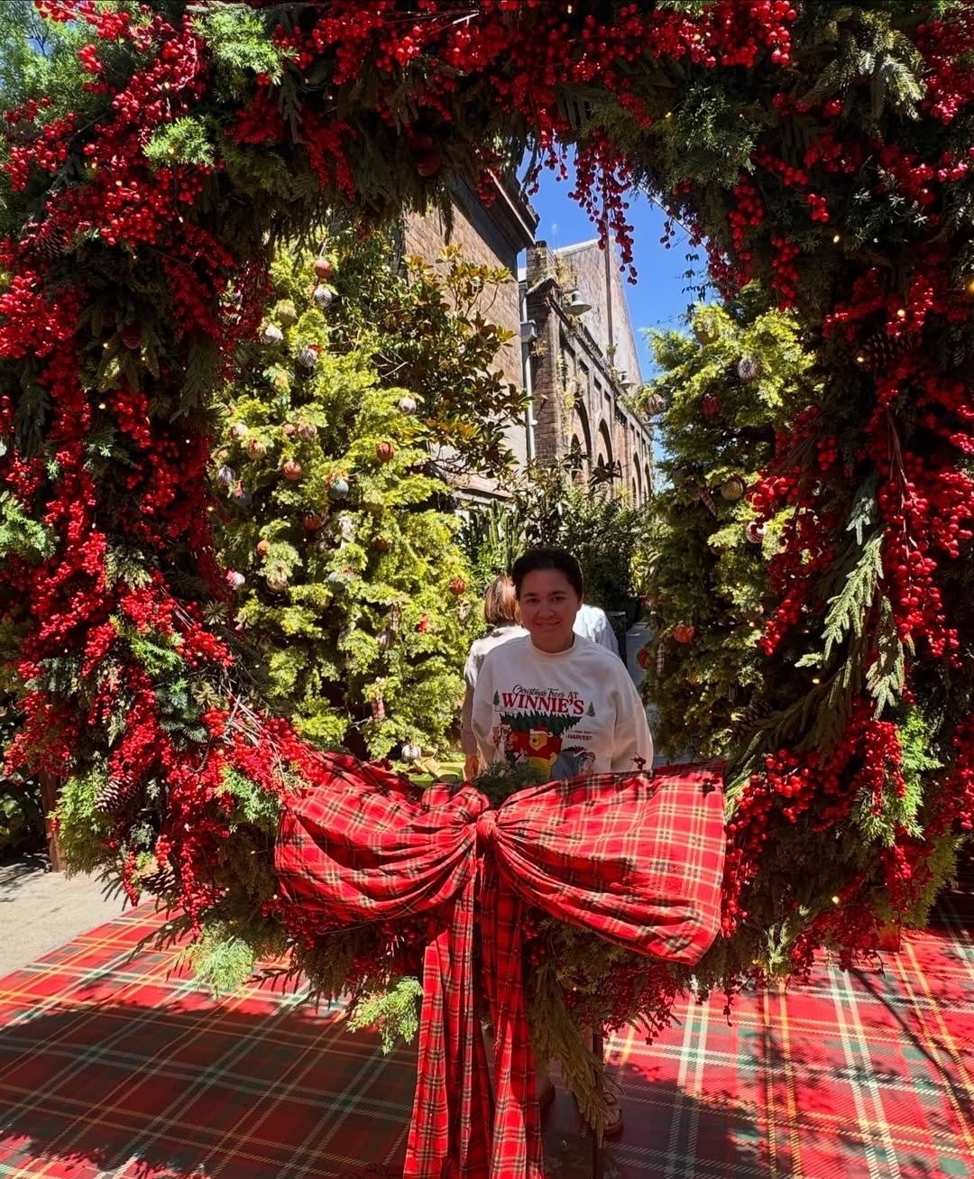 Festive wreath moment